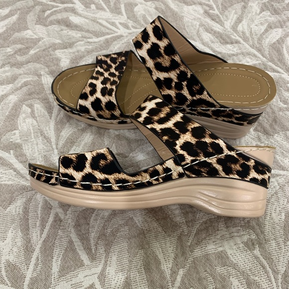 Brand new animal print sandals size 7 - Picture 3 of 7